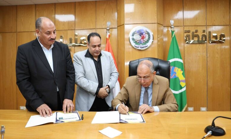 محافظ المنيا يعقد مؤتمراً صحفياً لإعلان نتيجة الشهادة الإعدادية و يهنئ الأوائل والمتفوقين من الطلاب بالنجاح