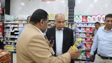 محافظ المنيا يطمئن على توافر المخزون الاستراتيجي للسلع الأساسية