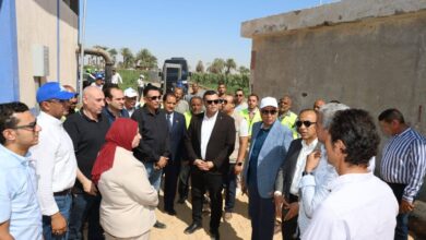 محافظ المنيا  يستقبل وزير الإسكان  خلال  زيارة ميدانية لتفقد مشروعات مياه الشرب والصرف الصحى بالمنيا