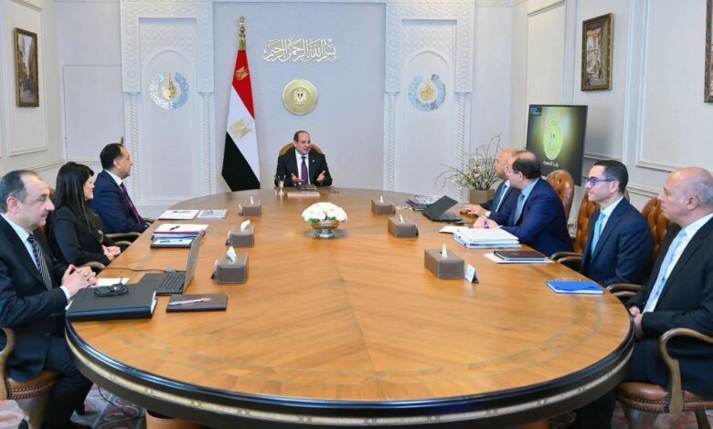 الرئيس السيسي إجتمع اليوم مع الوزراء للإطلاع علي إستراتجية العمل التي تتبناها قطاع وزارة الاعمال