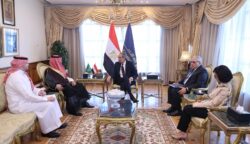 وزير الاتصالات يبحث مع سفير السعودية لدى مصر فتح آفاق جديدة للتعاون