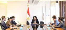 وزيرة التخطيط والتنمية تلتقي بمجموعة من طلاب كبرى الجامعات بالمملكة المتحدة