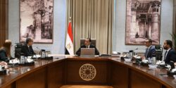 رئيس الوزراء يستعرض خطوات تنفيذ برنامج الطروحات الحكومية بقطاع الاتصالات