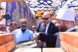 الوزيران يضعان حجر الأساس لبناء مسجد برأس غارب بتبرع من رجل أعمال