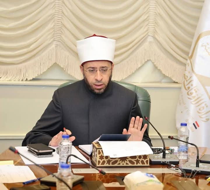 وزير الأوقاف يعقد اجتماعًا لمتابعة إجراءات حصر الأعيان الوقفية وتوثيقها