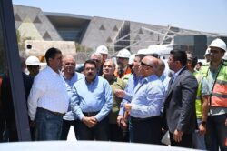 وزير الصناعة والنقل يتابع استعدادات الطريق الدائري والمترو