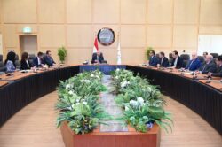وزير الصناعة يشهد توقيع عقد ترخيص شركة رحلة رايدز لتنظيم خدمات النقل البري 