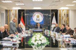 وزير الانتاج الحربي يترأس لجنة تقييم اختيار القيادات العليا بالوزارة