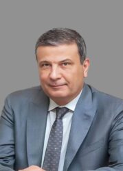 وزير الزراعة يتابع سير العمل بالقطاعات الخدمية والإنتاجية خلال إجازة العيد