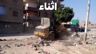 رئيس مركز أخميم تنفيذ الاستجابة الفورية لشكوى أحد المواطنين وتضرره من انتشار القمامة أمام المرشح مدخل قرية الحواويش