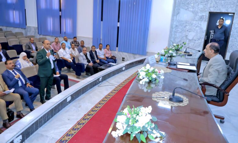 محافظ سوهاج يلتقي المستثمرين