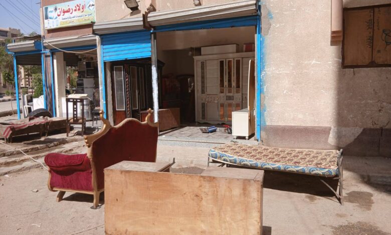 حمله مكثفة لرفع الاشغالات من الطريق العام ومراجعة تراخيص المحلات التجارية بمنطقة المرحله الثالثه لاسكان الشباب و منطقة ابراج الأوقاف