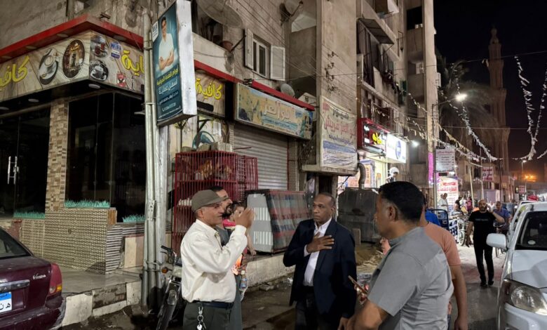 شعراوي ... بمنطقة المخبز الألي حملة لليلية لرفع الأشغالات من الطريق العام