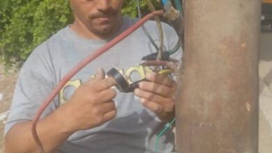 حملات إنارة مكثفة لتركيب لمبات وكشافات ليد وصيانة الاعمدة بشوارع وطرق وميادين أخميم