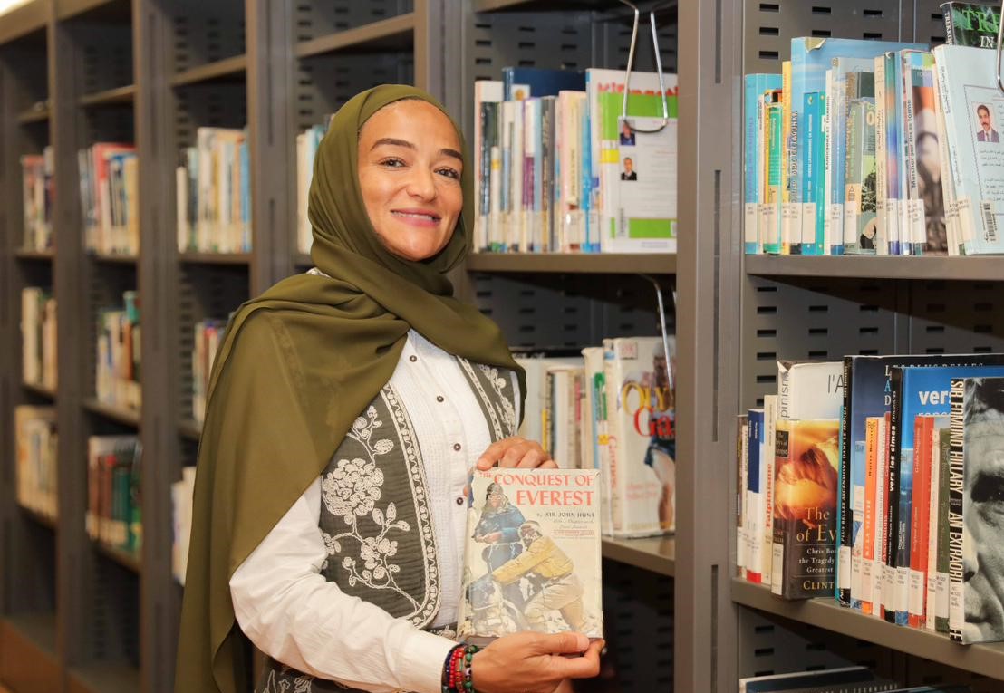العدَّاءة ومتسلقة الجبال منال رستم تحاضر في مكتبة الإسكندرية