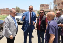 محافظ سوهاج يتفقد رصف طريق "الشوش / بلصفورة / المنشاة" بطول 5 كم