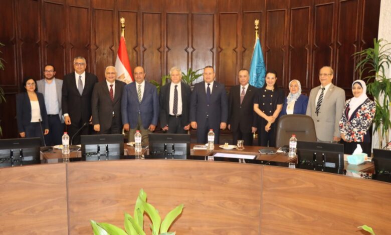 رئيس جامعة الإسكندرية يناقش مع وفد مصرى إيطالى مشترك سبل التعاون