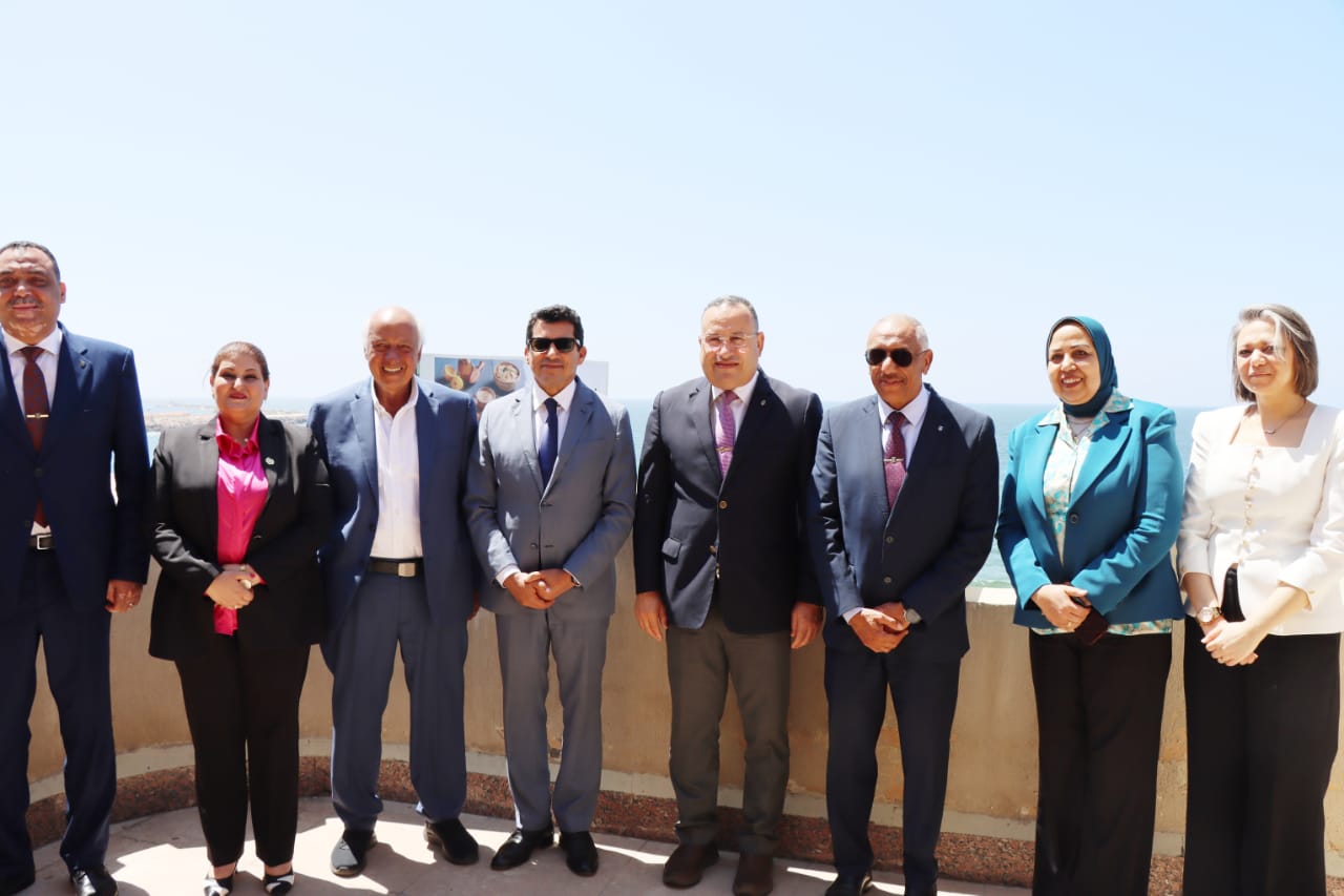 رئيس جامعة الاسكندرية يستقبل وزير الشباب والرياضة بمقر الجامعة