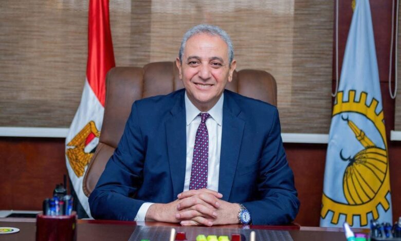 محافظ الغربية يتابع أعمال الرصف بكفر السنادية بزفتى
