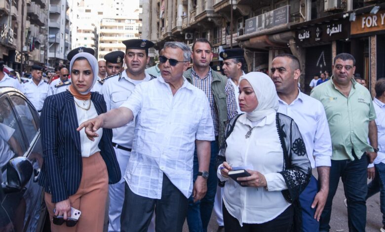 محافظ الإسكندرية يتفقد شارع أطلس ويوجه بإغلاق منشآت غير مرخصة
