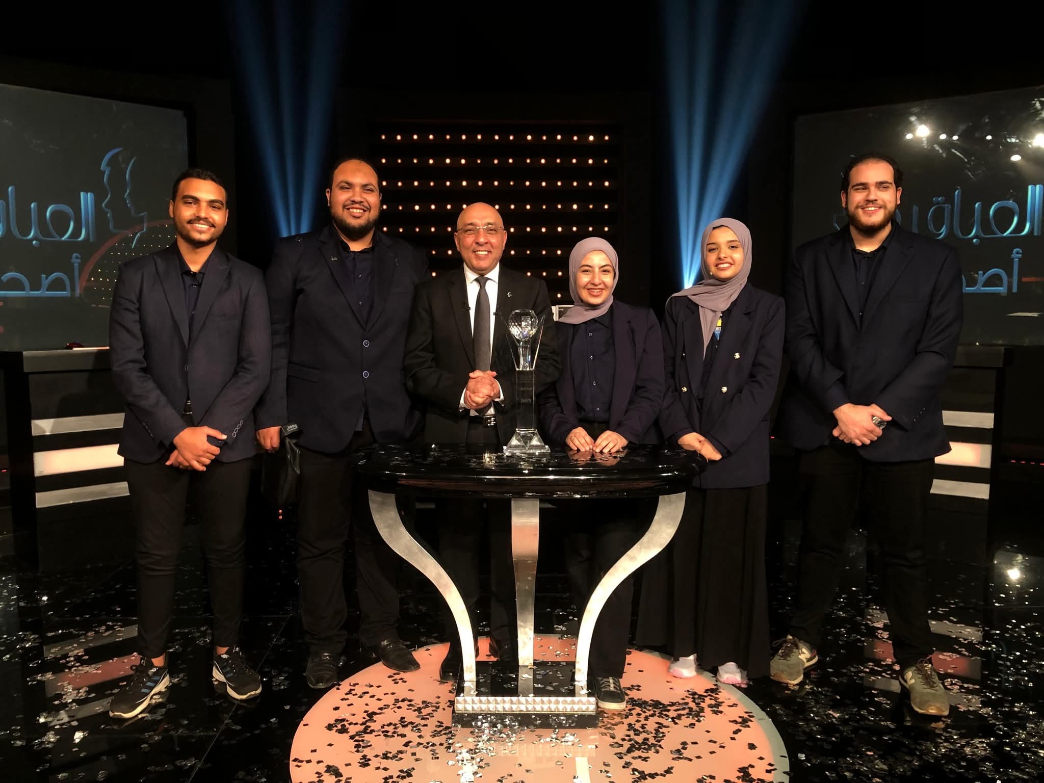 محافظ الإسكندرية يهنئ أبطال مراكز الشباب بعد تتويجهم بلقب العباقرة أصحاب