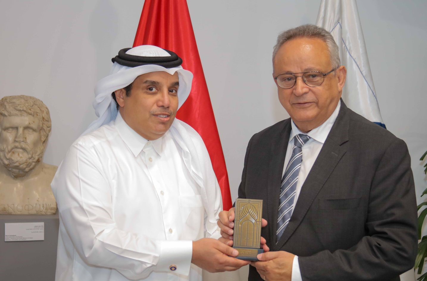 مدير مكتبة الإسكندرية يستقبل وفد جمعية الامارات للمكتبات والمعلومات