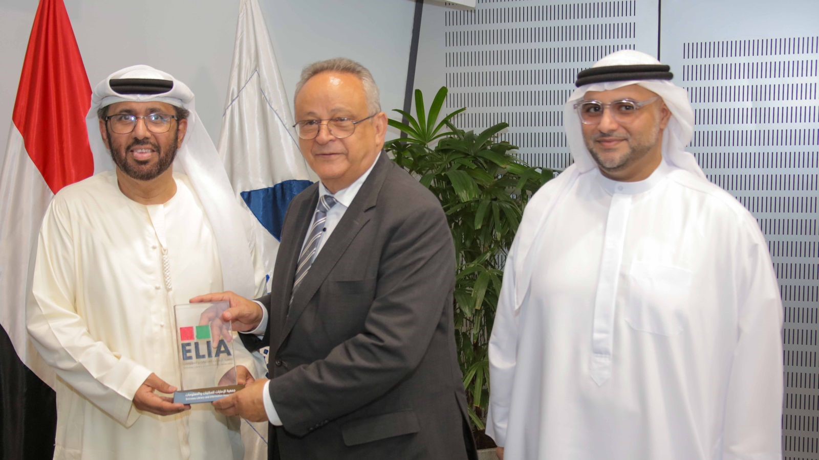 مدير مكتبة الإسكندرية يستقبل وفد جمعية الامارات للمكتبات والمعلومات