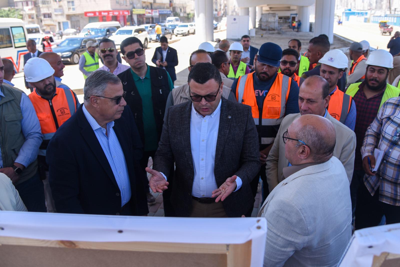 وزير الإسكان ومحافظ الإسكندرية يتفقدان مشروع إنشاء كوبرى 45 محور السادات
