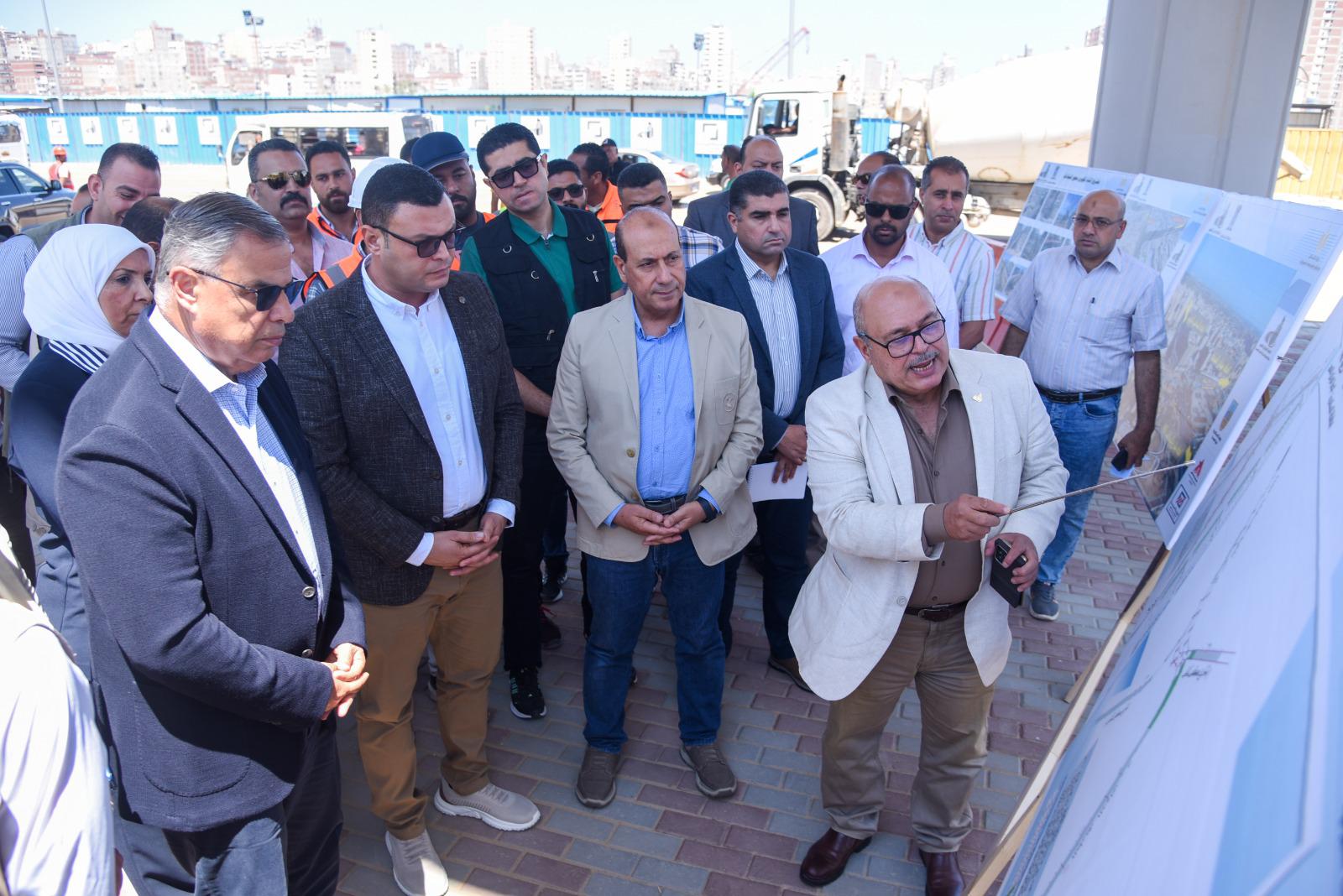 وزير الإسكان ومحافظ الإسكندرية يتفقدان مشروع إنشاء كوبرى 45 محور السادات