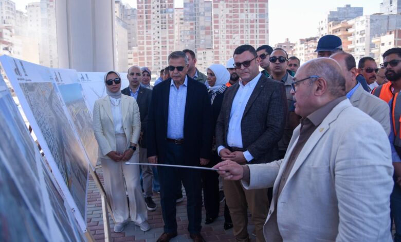 وزير الإسكان ومحافظ الإسكندرية يتفقدان مشروع إنشاء كوبرى 45 محور السادات