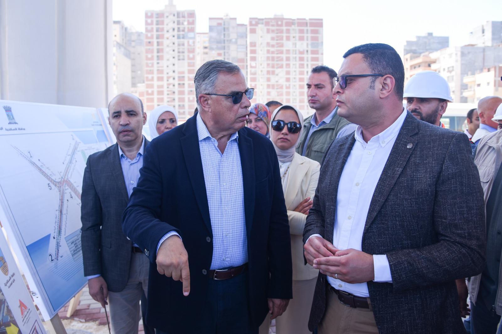 وزير الإسكان ومحافظ الإسكندرية يتفقدان مشروع إنشاء كوبرى 45 محور السادات