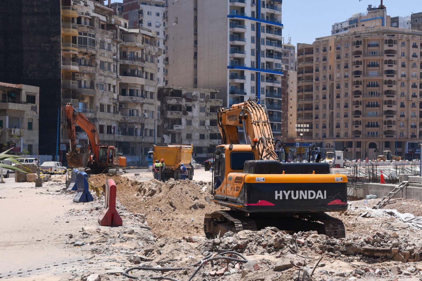 وزير الإسكان ومحافظ الإسكندرية يتفقدان مشروع توسعة وتطوير كورنيش الإسكندرية