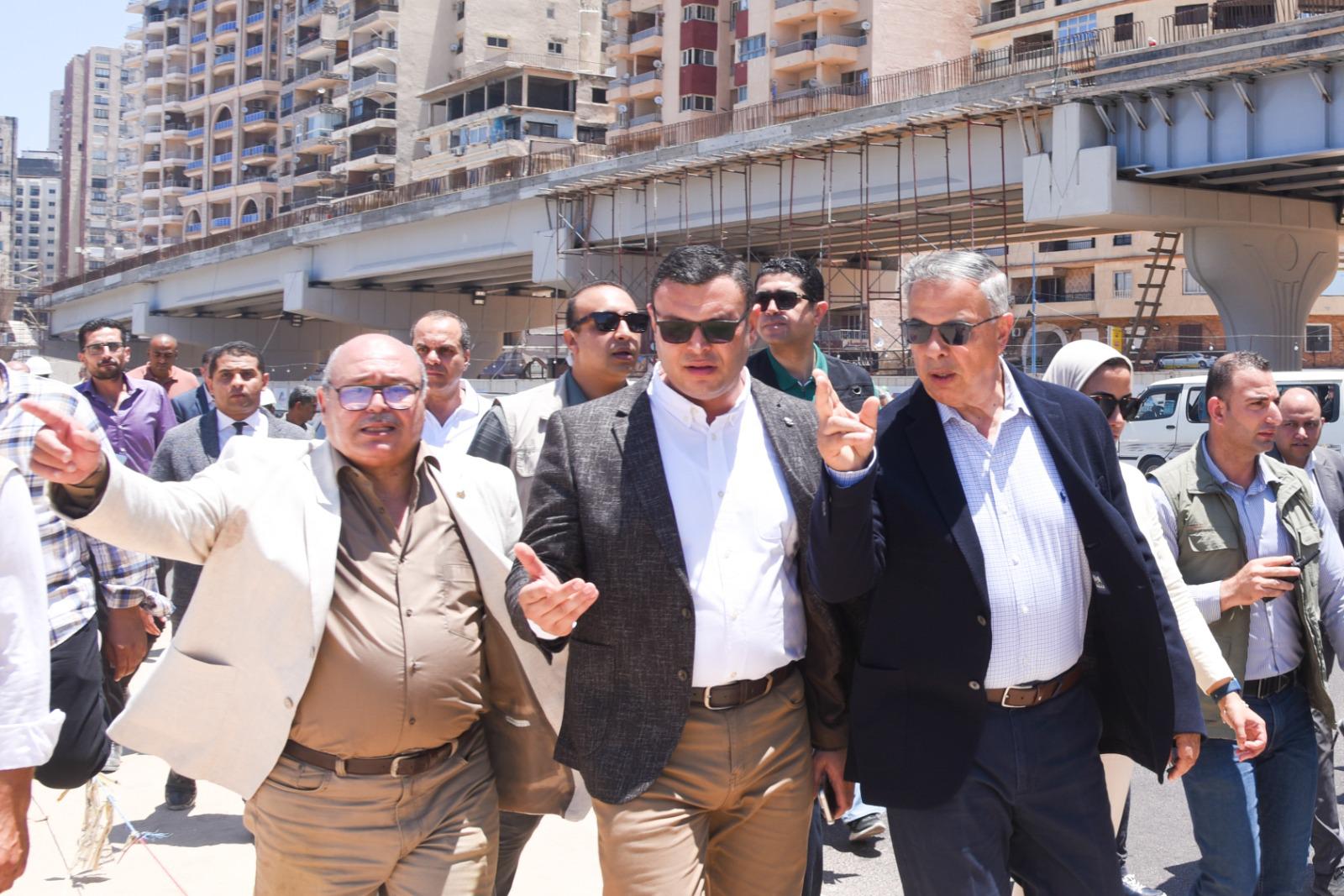 وزير الإسكان ومحافظ الإسكندرية يتفقدان مشروع توسعة وتطوير كورنيش الإسكندرية