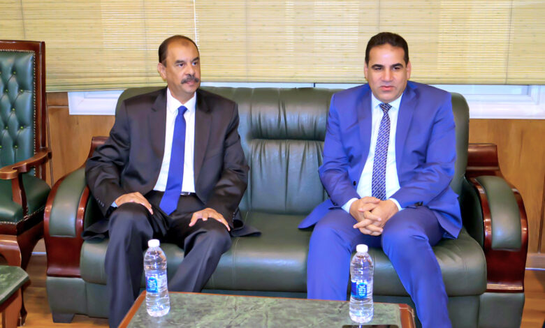 محافظ سوهاج يهنئ مدير الأمن الجديد بتوليه مهام منصبه