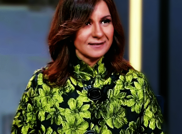 السفيرة نبيلة مكرم تشهد التشغيل التجريبي لمبادرة "إحنا السند" لدعم كبار السن