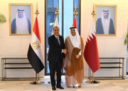 رئيس الوزراء يبحث مع نظيره القطري دعم الاستثمارات المشتركة. 
