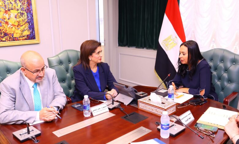 وزيرة التضامن تستقبل المدير الإقليمي لمنظمة الصحة العالمية لشرق المتوسط