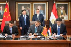 محافظ البنك المركزي يستقبل نظيره الصيني ويوقعان 3 مذكرات تعاون مشترك