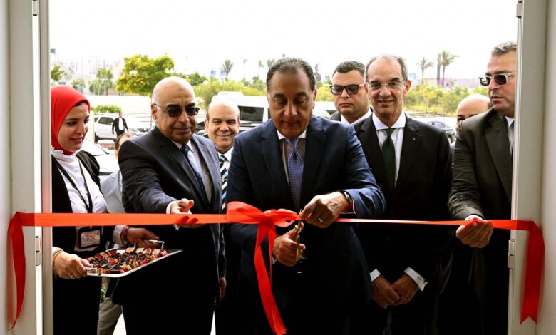 رئيس الوزراء يفتتح مجمع الشهر العقارى والتوثيق بمدينة العلمين الجديدة.