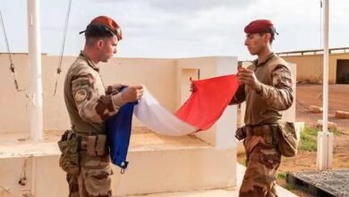 فرنسا تسلم آخر قاعدة عسكرية في السنغال بعد عقود من الوجود العسكري