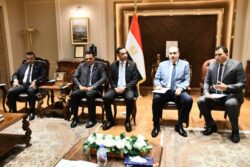 وزير الرياضة يلتقي مجموعة من المستثمرين لبحث عمل شركة تختص بصناعات الرياضية