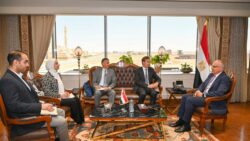 وزير الري يلتقي والممثل المقيم لبرنامج الأمم المتحدة الإنمائي في مصر