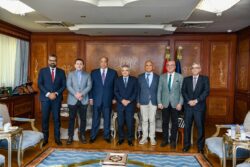 الفريق أسامة ربيع يبحث مع الخط الملاحى التركى زيادة الرحلات عبر قناة السويس