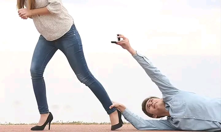 التسول العاطفي حين يصبح الحب والاهتمام طلباً مذلاً