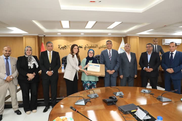 محافظ الجيزة يُكرِّم أوائل الثانوية العامة والدبلومات الفنية من أبناء المحافظة