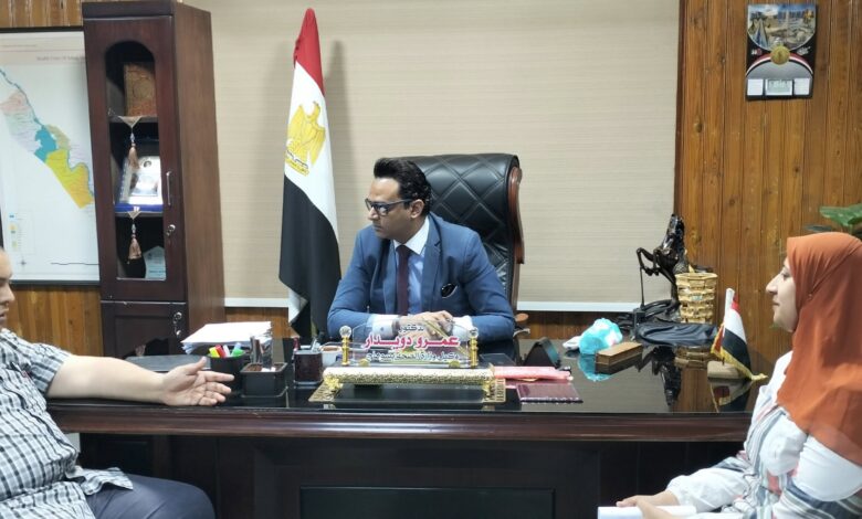 وكيل وزارة الصحة بسوهاج يعقد إجتماع عاجل مع رئيس فرع التأمين الصحي بسوهاج لبحث أليات توقيع الكشف الطبي علي طلاب المدارس