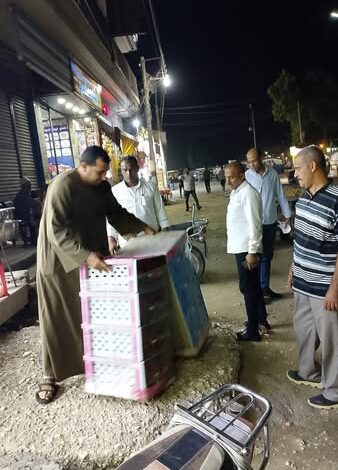 الشطورى يتابع حملات رفع الاشغالات والمخالفات بمختلف الشوارع والميادين خلال الفترة المسائية بمدينة طهطا وساحل طهطا