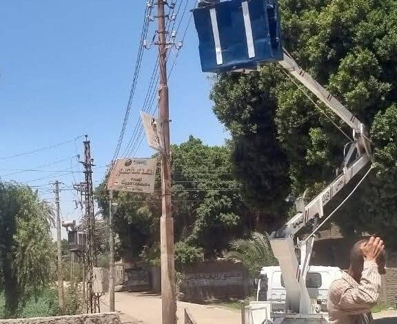 استجابة فورية من "رئيس مدينة طهطا" لشكاوي أهالي قرية الصفيحة بشأن الإنارة العامة