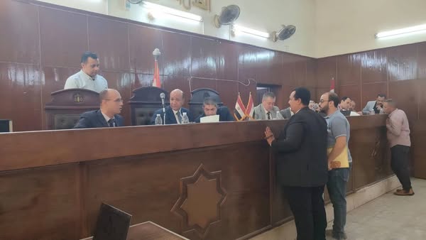 ( 17 ) مرشحا يتقدمون للشيوخ بينهم 7 عن الأحزاب بسوهاج