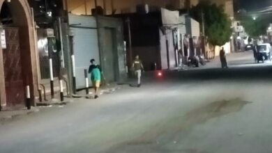 الشطورى يتابع تطبيق قرارات غلق المحال التجارية والورش والكافيهات بمدينة طهطا